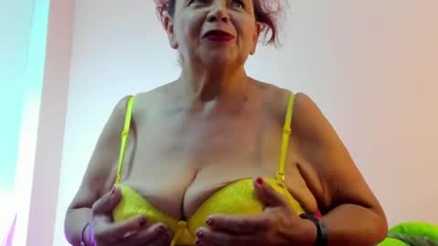 Snapshot of grandmother_milf chatting on January 2025 01:39:02 AM Mi Name is violeta  online show from January 2025 01:39:02 AM