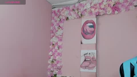 Snapshot of grandmother_milf chatting on September 2025 07:19:02 PM Mi Name is violeta  online show from September 2025 07:19:02 PM