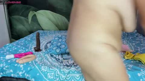 Snapshot of grandmother_milf chatting on October 2025 08:41:01 PM Mi Name is violeta  online show from October 2025 08:41:01 PM