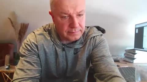 Snapshot of grau197077 chatting on March 2026 10:19:01 AM grau197077 online show from March 2026 10:19:01 AM