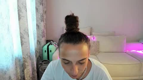 Snapshot of gravitation777 chatting on March 2026 02:01:02 AM Anna online show from March 2026 02:01:02 AM