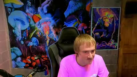 Snapshot of greenlungs8195 chatting on February 2025 06:43:01 AM Greenlungs8195 online show from February 2025 06:43:01 AM