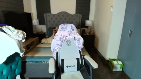 greta_v online show from November 2025 10:09:01 AM