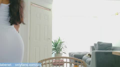 Snapshot of grettabenett_ chatting on April 2026 09:37:02 PM Gretta online show from April 2026 09:37:02 PM