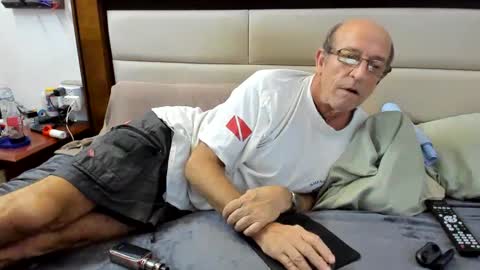 Snapshot of greyishere chatting on December 2024 07:50:02 AM Grey. If viewing your cam I am more likely to stay if you show your face. online show from December 2024 07:50:02 AM