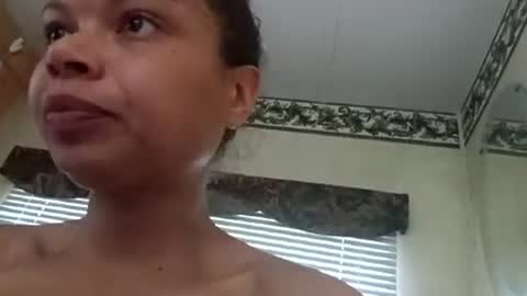 Snapshot of grippingwetpussy chatting on June 2026 07:05:02 PM grippingwetpussy online show from June 2026 07:05:02 PM