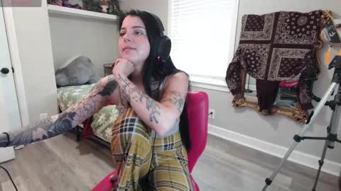 Snapshot of grumpytwo chatting on April 2026 10:21:02 PM grumpytwo online show from April 2026 10:21:02 PM