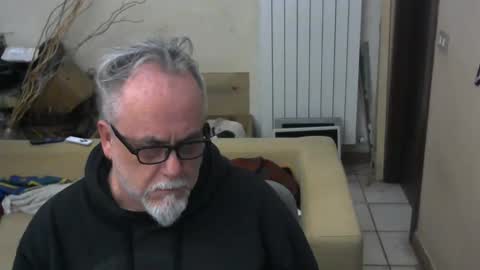 Snapshot of grz65 chatting on February 2026 01:25:01 PM GRIZZLY65 online show from February 2026 01:25:01 PM