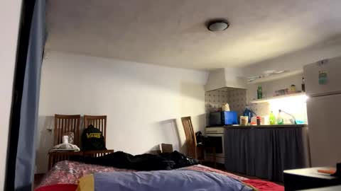 guardiannif_ online show from December 2025 05:42:02 PM