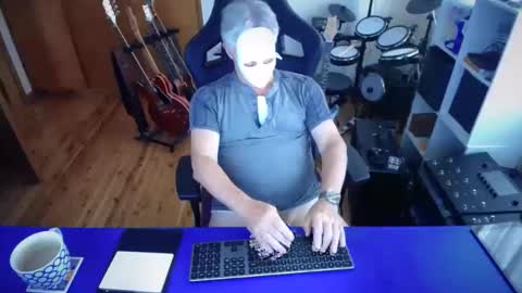 Snapshot of guesswhatigot2 chatting on February 2025 07:05:01 AM guesswhatigot2 online show from February 2025 07:05:01 AM