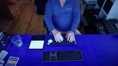 Snapshot of guesswhatigot2 chatting on September 2025 01:43:01 AM guesswhatigot2 online show from September 2025 01:43:01 AM