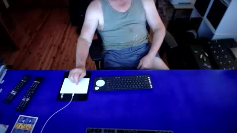 Snapshot of guesswhatigot2 chatting on October 2025 07:42:01 AM guesswhatigot2 online show from October 2025 07:42:01 AM