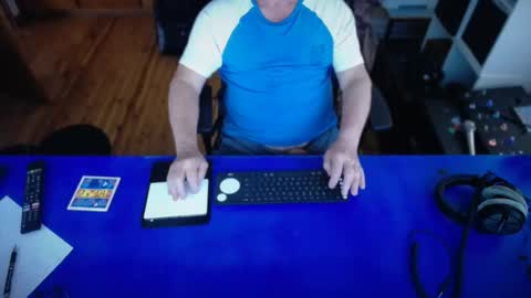 Snapshot of guesswhatigot2 chatting on November 2025 01:44:01 AM guesswhatigot2 online show from November 2025 01:44:01 AM