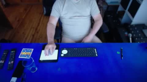 Snapshot of guesswhatigot2 chatting on November 2025 04:01:01 AM guesswhatigot2 online show from November 2025 04:01:01 AM