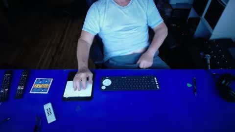 Snapshot of guesswhatigot2 chatting on November 2025 08:27:01 AM guesswhatigot2 online show from November 2025 08:27:01 AM