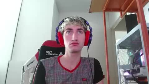 Snapshot of guidoq91199 chatting on April 2026 12:03:01 PM Young4Daddy online show from April 2026 12:03:01 PM