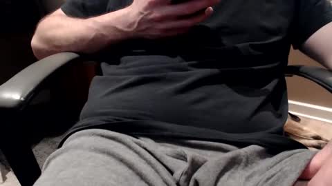 Snapshot of guitarguru420 chatting on February 2025 04:40:01 AM newbies online show from February 2025 04:40:01 AM