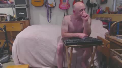 Snapshot of guitarsexgod chatting on February 2025 02:05:02 PM Mario online show from February 2025 02:05:02 PM