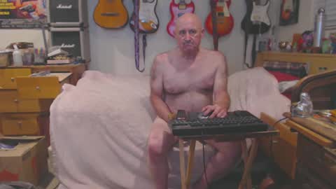 Snapshot of guitarsexgod chatting on February 2025 03:42:01 AM Mario online show from February 2025 03:42:01 AM