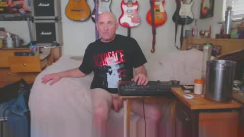 Snapshot of guitarsexgod chatting on February 2025 10:09:01 PM Mario online show from February 2025 10:09:01 PM