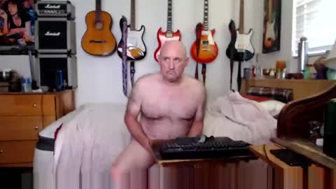 Snapshot of guitarsexgod chatting on February 2025 07:07:01 PM Mario online show from February 2025 07:07:01 PM