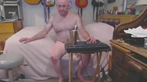 Snapshot of guitarsexgod chatting on February 2025 08:53:02 AM Mario online show from February 2025 08:53:02 AM