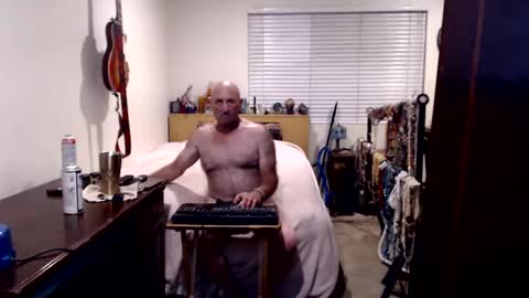 Snapshot of guitarsexgod chatting on September 2025 08:49:02 AM Mario online show from September 2025 08:49:02 AM