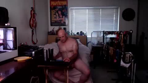 Snapshot of guitarsexgod chatting on October 2025 12:42:01 AM Mario online show from October 2025 12:42:01 AM