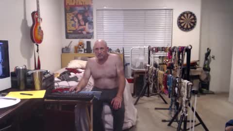 Snapshot of guitarsexgod chatting on October 2025 03:51:02 AM Mario online show from October 2025 03:51:02 AM