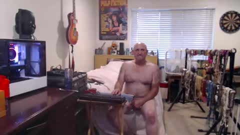 Snapshot of guitarsexgod chatting on October 2025 03:56:02 PM Mario online show from October 2025 03:56:02 PM