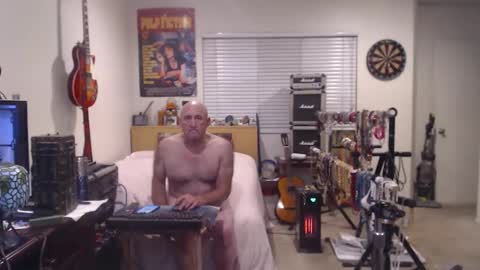 Snapshot of guitarsexgod chatting on November 2025 01:33:02 PM Mario online show from November 2025 01:33:02 PM