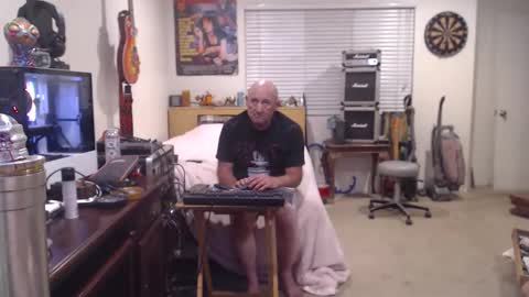 Snapshot of guitarsexgod chatting on December 2025 10:57:01 AM Mario online show from December 2025 10:57:01 AM