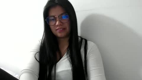 Vane blonde and Hazell black hair online show from December 2025 03:50:02 PM