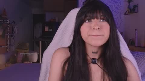 Snapshot of gummysaurus chatting on April 2026 12:19:01 AM S online show from April 2026 12:19:01 AM