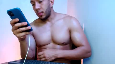 Snapshot of gurushake chatting on March 2026 06:41:02 PM holl latino online show from March 2026 06:41:02 PM