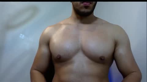 Snapshot of gurushake chatting on April 2026 11:49:02 PM holl latino online show from April 2026 11:49:02 PM