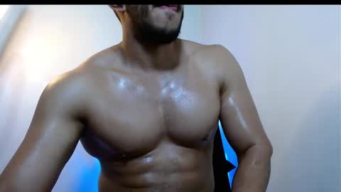 Snapshot of gurushake chatting on April 2026 09:15:01 PM holl latino online show from April 2026 09:15:01 PM