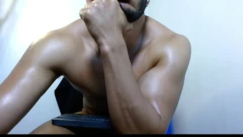 Snapshot of gurushake chatting on April 2026 07:06:01 PM holl latino online show from April 2026 07:06:01 PM