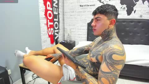 Snapshot of gury_tattoo chatting on March 2026 01:00:02 PM Gury online show from March 2026 01:00:02 PM