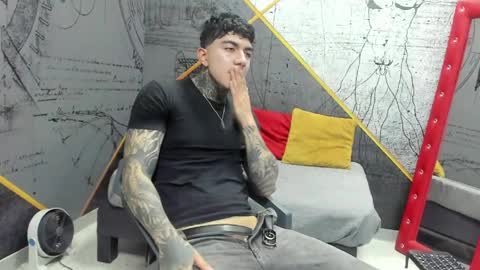 Snapshot of gury_tattoo chatting on April 2026 02:54:01 PM Gury online show from April 2026 02:54:01 PM