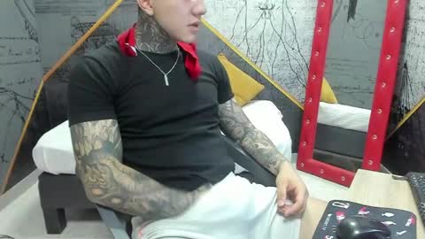 Snapshot of gury_tattoo chatting on April 2026 05:37:01 PM Gury online show from April 2026 05:37:01 PM