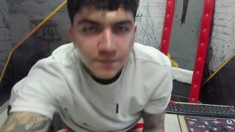 Snapshot of gury_tattoo chatting on April 2026 06:23:01 PM Gury online show from April 2026 06:23:01 PM