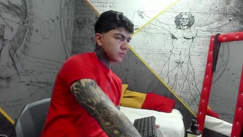 Snapshot of gury_tattoo chatting on April 2026 05:48:02 PM Gury online show from April 2026 05:48:02 PM