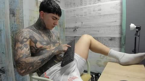 Snapshot of gury_tattoo chatting on May 2026 06:04:01 PM Gury online show from May 2026 06:04:01 PM
