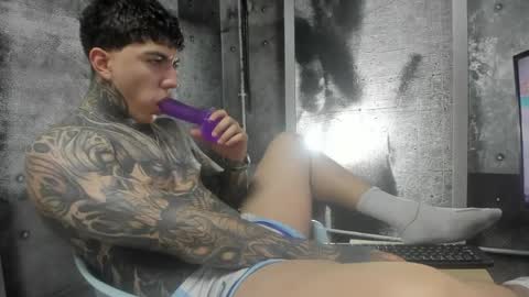 Snapshot of gury_tattoo chatting on May 2026 08:15:01 PM Gury online show from May 2026 08:15:01 PM
