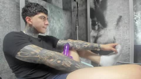 Snapshot of gury_tattoo chatting on May 2026 07:32:02 PM Gury online show from May 2026 07:32:02 PM