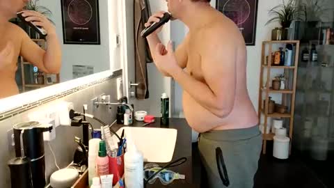 guschidick online show from November 2025 11:54:02 AM