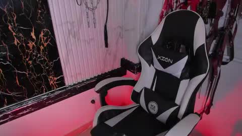 Snapshot of guxplo chatting on February 2026 04:00:01 PM Antonella online show from February 2026 04:00:01 PM