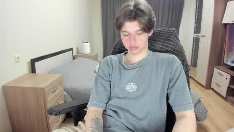 guy_liam1 online show from April 2026 01:31:01 PM