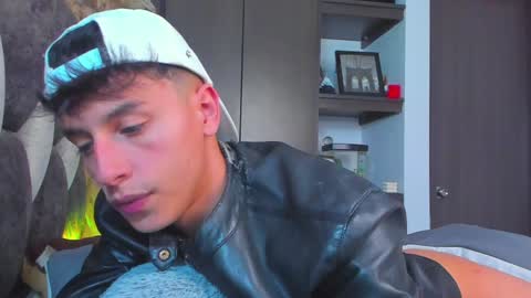 Snapshot of guy_twinks chatting on January 2025 02:19:01 AM Gabriel online show from January 2025 02:19:01 AM